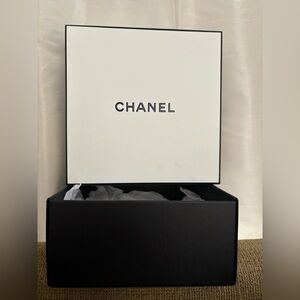 CHANEL Black and White Gift Box